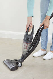 Tyčový vysavač Black-Decker SVB620JW-QW 

 obrázek produktu 12 z 17