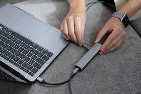 USB Hub Epico 6in1 Slim 8K USB-C/1× USB-C, HDMI, 3× USB 3.0 šedý

 obrázek produktu 7 z 7
