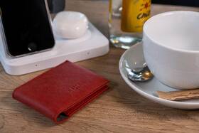 Peněženka FIXED Wallet pro AirTag z pravé hovězí kůže červená

 obrázek produktu 3 z 6