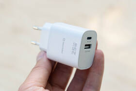Nabíječka do sítě Swissten EDGE GaN 1x USB-C PD 25W/1x USB-A 18W QC bílá

 obrázek produktu 6 z 7