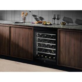 Vinotéka Electrolux EWUS040B8B černá

 obrázek produktu 5 z 6