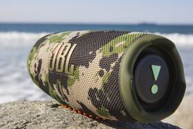 Přenosný reproduktor JBL Charge 5 

 obrázek produktu 8 z 12