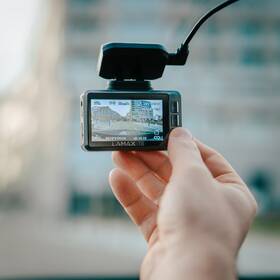 Autokamera LAMAX T8 černá barva
