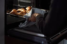 Plech Bosch HEZ631070 antracitová barva
