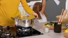 Sada hrnců Tefal E493S674, 6 ks 

 obrázek produktu 8 z 22