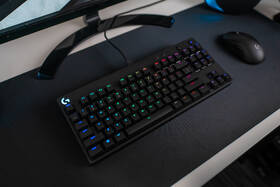 Klávesnice Logitech G Pro, GX Blue Clicky, CZ černá barva

