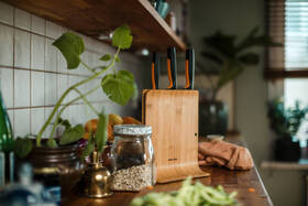 Sada kuchyňských nožů Fiskars 3 ks + blok 

 obrázek produktu 2 z 2