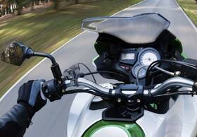 Nabíječka Interphone USB, na řídítka motocyklu černá

 obrázek produktu 1 z 2