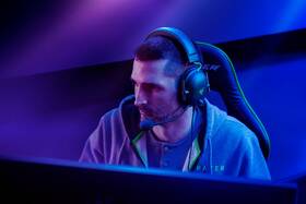 Headset Razer BlackShark V2 + USB Mic Enhancer černý

 obrázek produktu 6 z 11