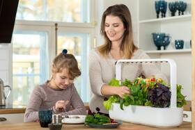 Chytrý květináč Click and Grow Smart Garden 9 bílý

 obrázek produktu 4 z 7