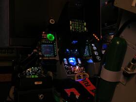 Navigační panel Thrustmaster MFD Cougar Pack - replika US Air Force F-16 MFD 

 obrázek produktu 6 z 8