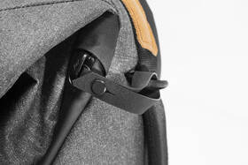 Batoh Peak Design Everyday Backpack 20L (v2) šedý

 obrázek produktu 4 z 11