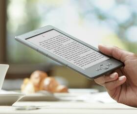 Čtečka e-knih Amazon Kindle 4, s reklamou 

 obrázek produktu 2 z 6