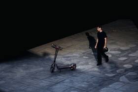 Elektrická koloběžka Segway MAX G3 E antracitová barva

