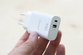 Nabíječka do sítě Swissten EDGE GaN 1x USB-C PD 35W/1x USB-A 18W QC bílá

 obrázek produktu 6 z 7