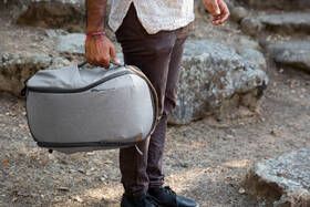 Batoh Peak Design Everyday Backpack Zip 20L (v2) šedý

 obrázek produktu 5 z 8