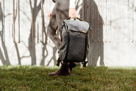 Batoh Peak Design Everyday Backpack 20L (v2) šedý

 obrázek produktu 9 z 11