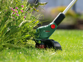 Strunová sekačka Bosch UniversalGrassCut 18V-26-500 (s baterií) 

 obrázek produktu 3 z 6