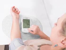 Tlakoměr na paži iHealth START BPA IH-BPST2 bílý

 obrázek produktu 2 z 3