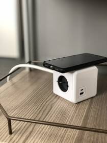 Kabel prodlužovací Powercube USB WirelessCharger, 3x zásuvka, bezdrátové nabíjení bílý

 obrázek produktu 3 z 3