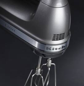 Ruční šlehač KitchenAid 5KHM9212ECU stříbrný

 obrázek produktu 9 z 9