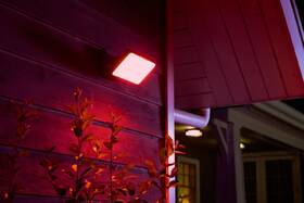 Nástěnné svítidlo Philips Discover White and Color Ambiance černé

 obrázek produktu 7 z 7