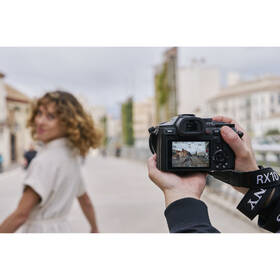 Digitální fotoaparát Sony RX10 V černý

 obrázek produktu 23 z 23