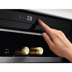Vinotéka AEG KWK884520M 

 obrázek produktu 5 z 9