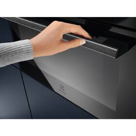 Kompaktní trouba Electrolux EVM6E46Z černá barva
