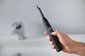 Zubní kartáček Philips HX6850/47 černá barva
