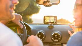 Navigační systém GPS Tomtom GO 5200 World, Wi-Fi, LIFETIME mapy černá

 obrázek produktu 8 z 10