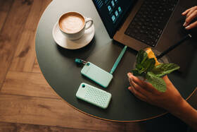 SSD externí Verbatim Pocket 1TB - Summer Edition USB-C 3.2 Gen 2  + 2x obal modrý

 obrázek produktu 4 z 5