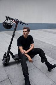 Elektrická koloběžka Segway MAX G3 E antracitová barva
