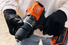 Vrtací šroubovák Black-Decker BCD383D1XK-QW (s baterií) 

 obrázek produktu 1 z 4