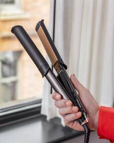 Žehlička na vlasy Remington S6077 ONE Straight & Curl Styler šedá

 obrázek produktu 6 z 14
