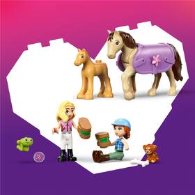 Stavebnice LEGO® Friends 42695 Přívěs s koněm a hříbětem 

 obrázek produktu 5 z 9