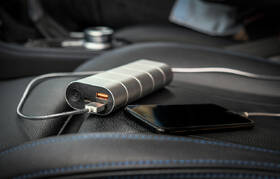 Powerbanka Verbatim 20000 mAh, USB-C PD, QC 3.0 stříbrná

 obrázek produktu 4 z 6
