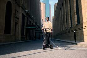 Elektrická koloběžka Segway F3 Pro E antracitová barva

