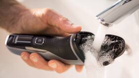 Holicí strojek Philips S1332/41 černý

 obrázek produktu 12 z 13