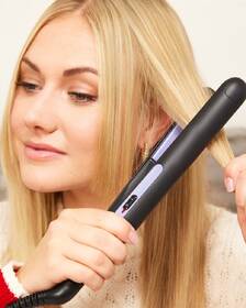 Dárková sada péče o vlasy Remington D3016GP Style Essentials černá/fialová

 obrázek produktu 7 z 15