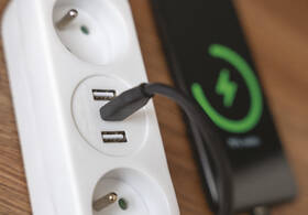 Kabel prodlužovací EMOS 2x zásuvka, 2×USB-A + 1×USB-C, 2m bílý

 obrázek produktu 5 z 8