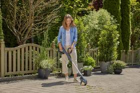 Odstraňovač plevele Gardena EasyWeed 1800/18V P4A (bez baterie) 

 obrázek produktu 2 z 5