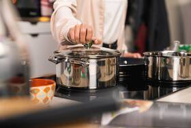 Hrnec s poklicí Tefal B9214474, 20 cm nerez

 obrázek produktu 3 z 13