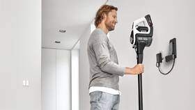 Tyčový vysavač Bosch BBS8213W (s baterií) bílý

 obrázek produktu 11 z 19