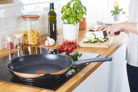 Pánev WOK Tefal G7309955, 28 cm, poklice nerez

 obrázek produktu 6 z 7