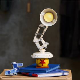 Stavebnice LEGO® Ideas 21357 Disney Pixar Luxo Jr. 

 obrázek produktu 3 z 9