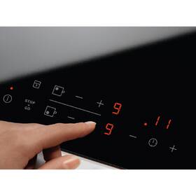 Sklokeramická varná deska Electrolux EHF6342XOK černá barva
