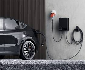 Nástěnná nabíjecí stanice dé pro elektromobily 22kW  s 7,5m kabelem, verze s CZ aplikací černá

 obrázek produktu 6 z 7