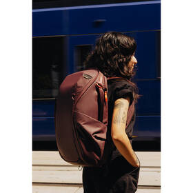 Batoh Peak Design Everyday Backpack Zip 20L (v2) vínový

 obrázek produktu 6 z 8
