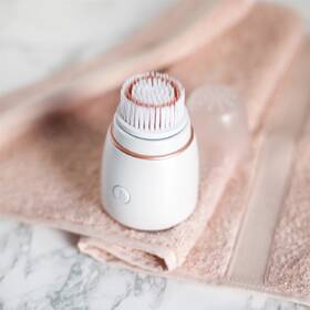 Kartáček na obličej Revlon RVSP3538PKUKE ULTIMATE GLOW SONIC bílý

 obrázek produktu 5 z 16